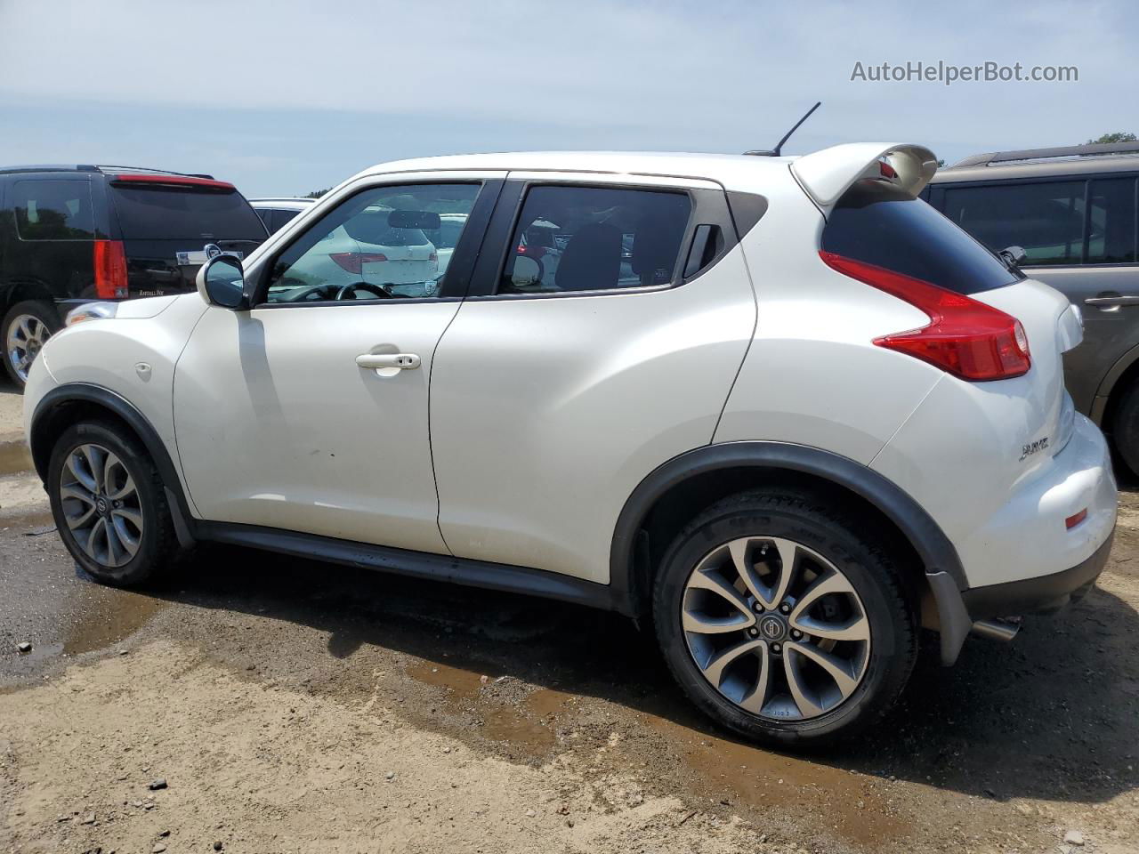 2013 Nissan Juke S White vin: JN8AF5MR2DT203103