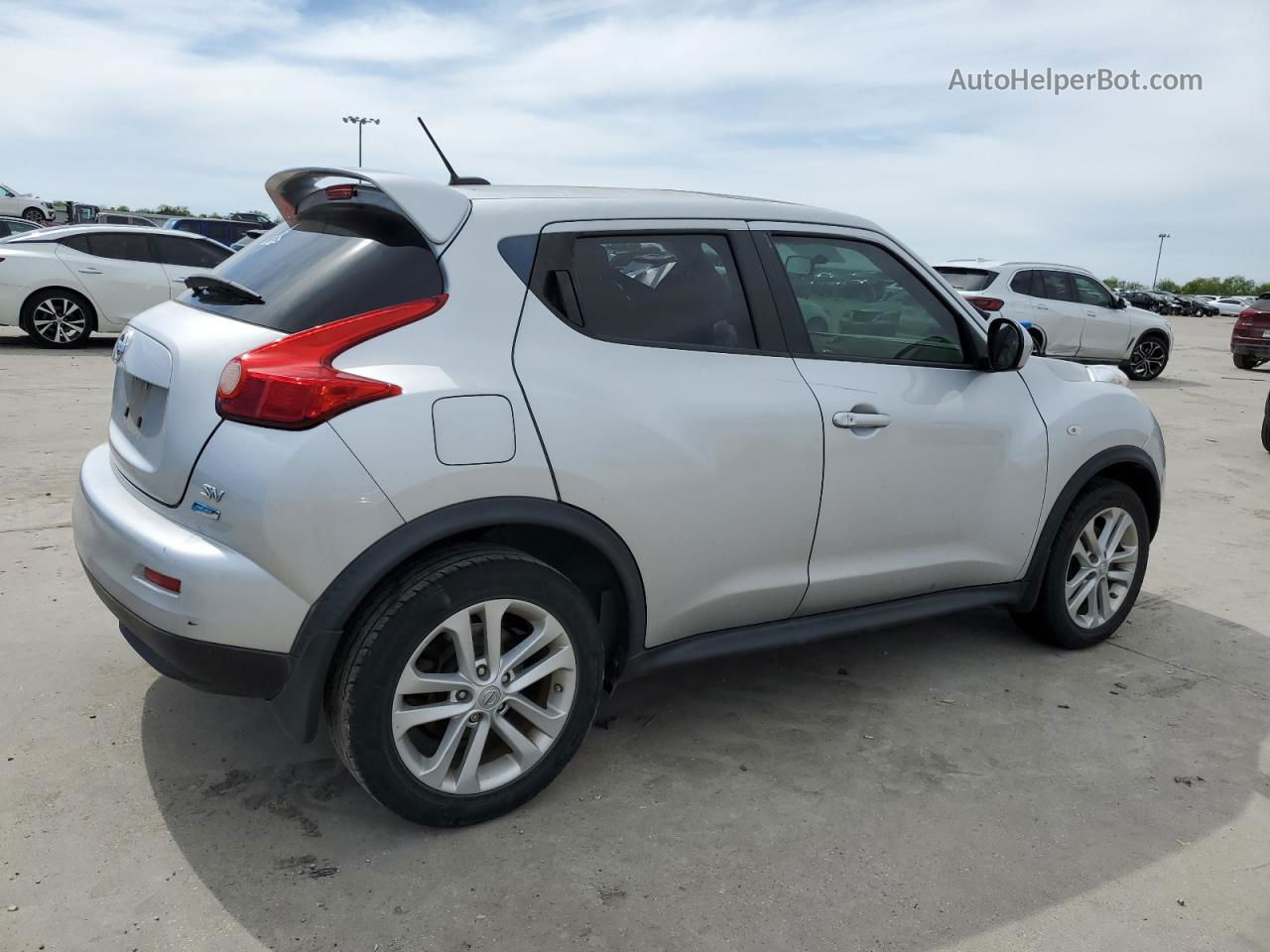 2014 Nissan Juke S Серебряный vin: JN8AF5MR3ET350130