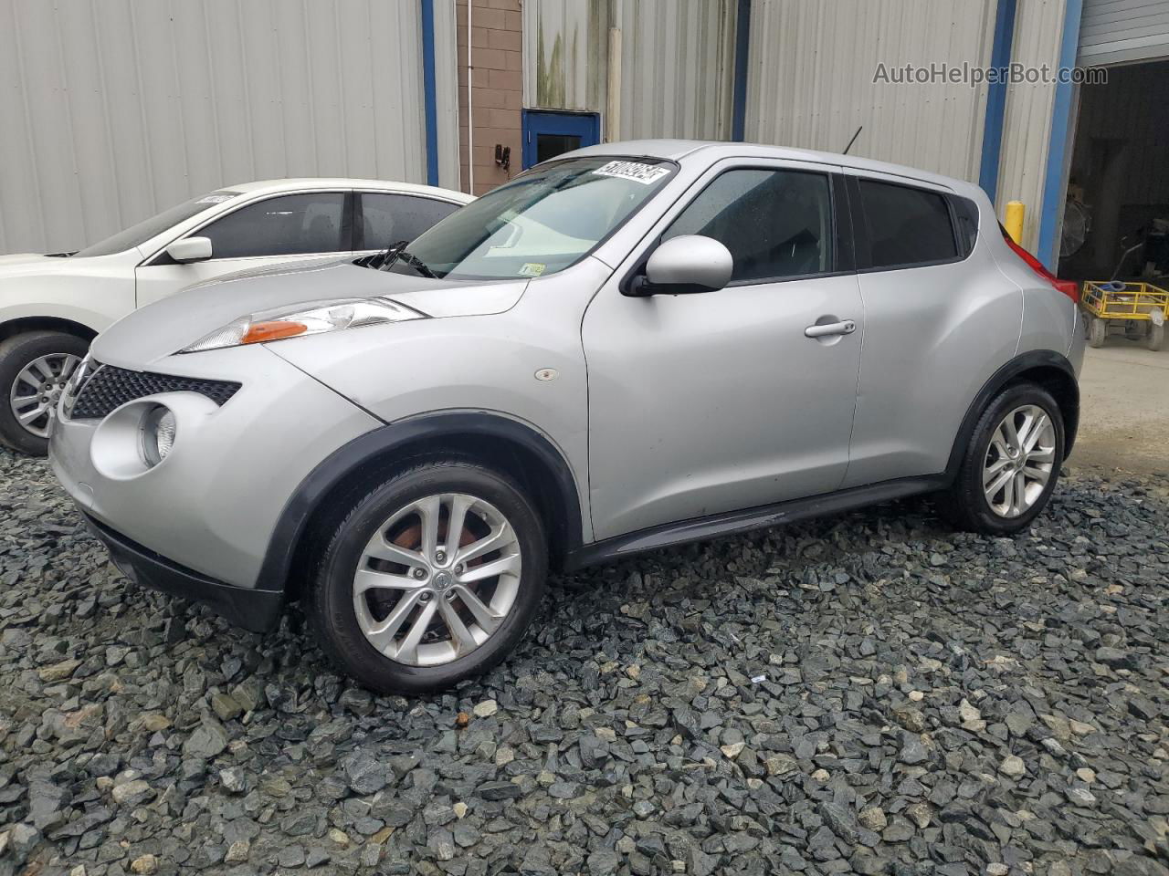 2014 Nissan Juke S Серебряный vin: JN8AF5MV5ET358940