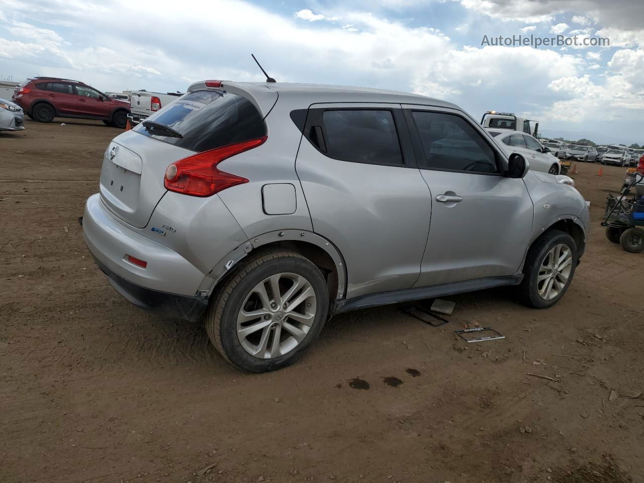 2014 Nissan Juke S Серебряный vin: JN8AF5MV9ET356561