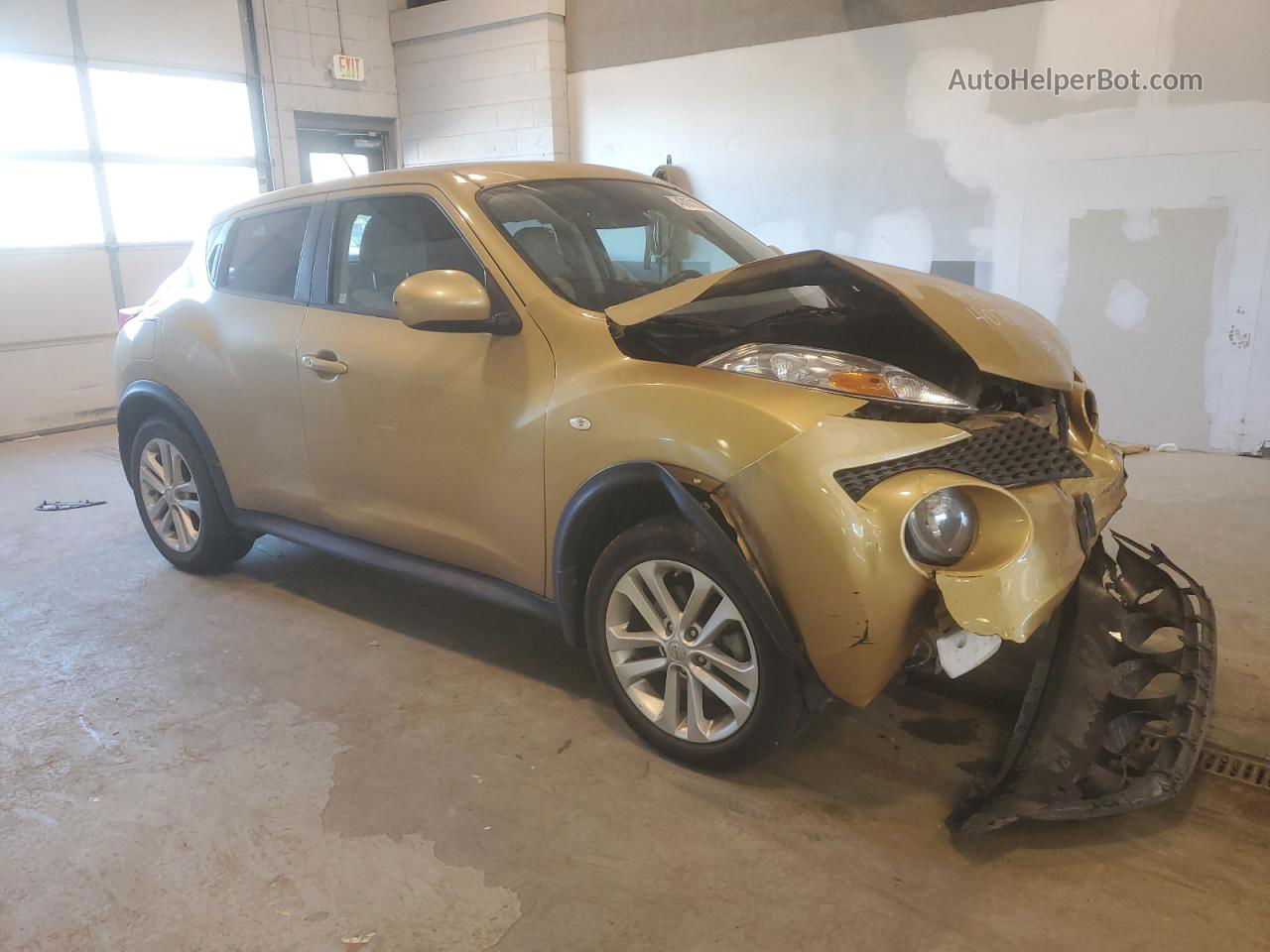 2014 Nissan Juke S Gold vin: JN8AF5MVXET355449