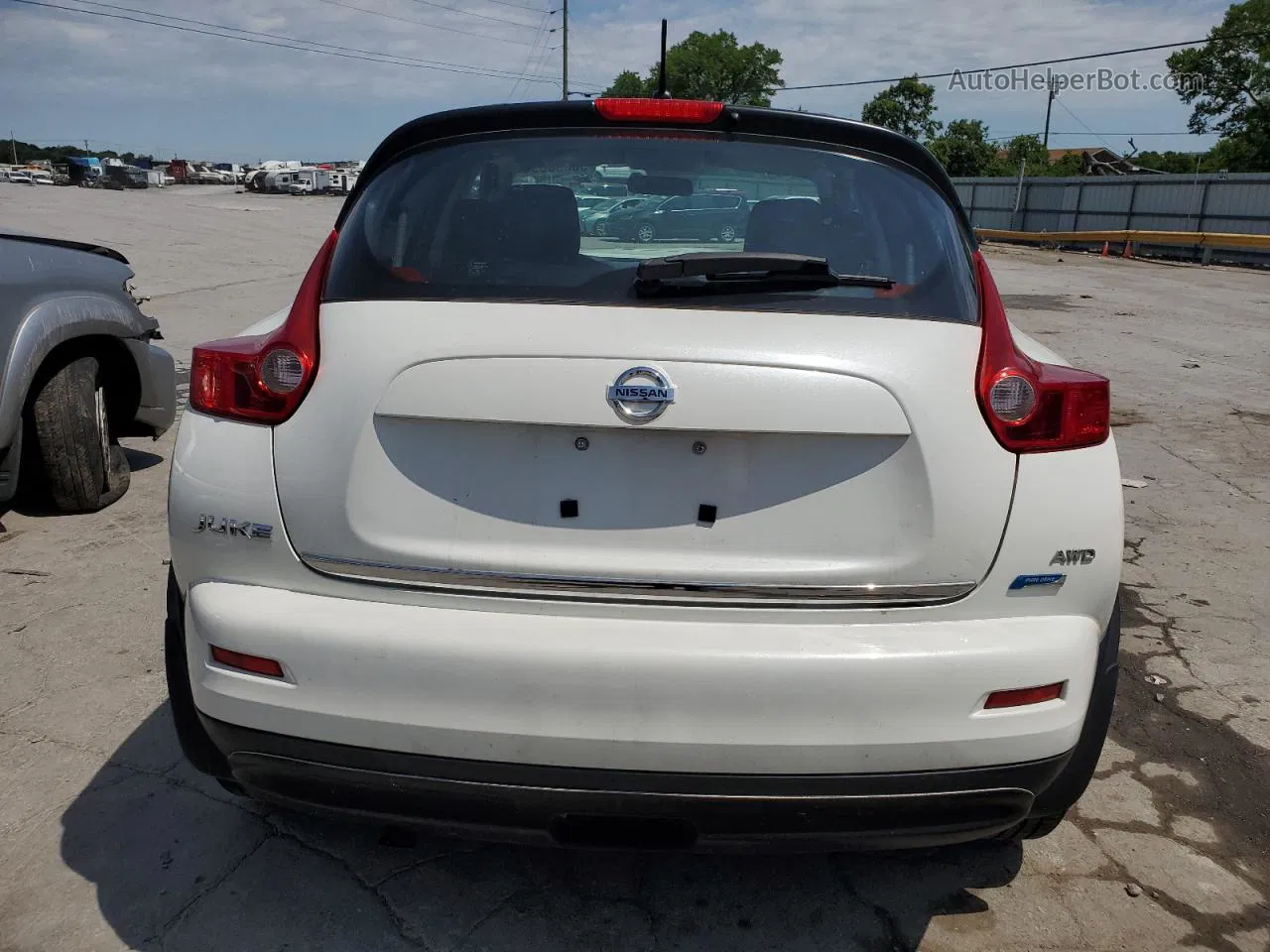 2014 Nissan Juke S White vin: JN8AF5MVXET482976