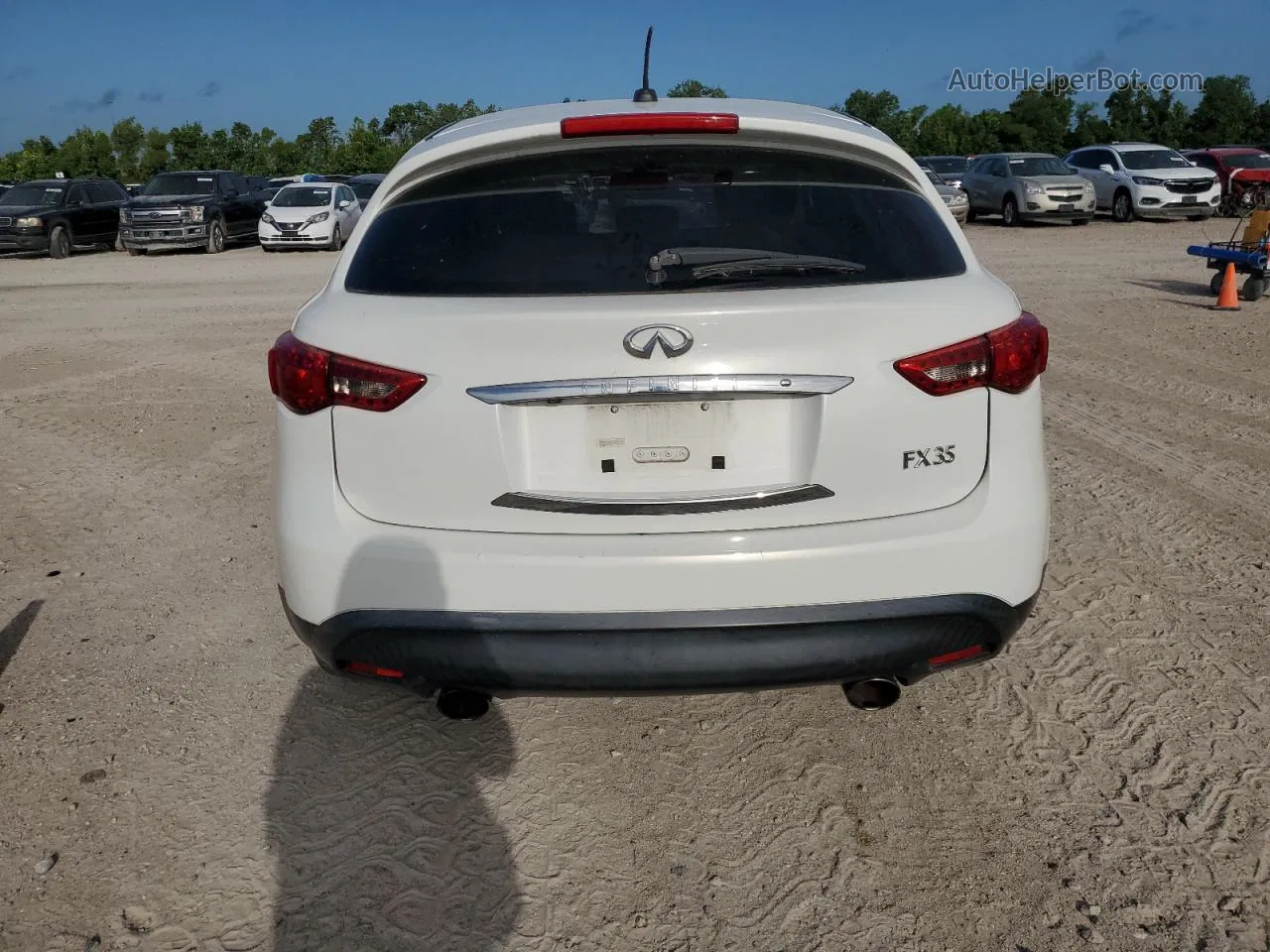 2009 Infiniti Fx35  White vin: JNRAS18U69M100069