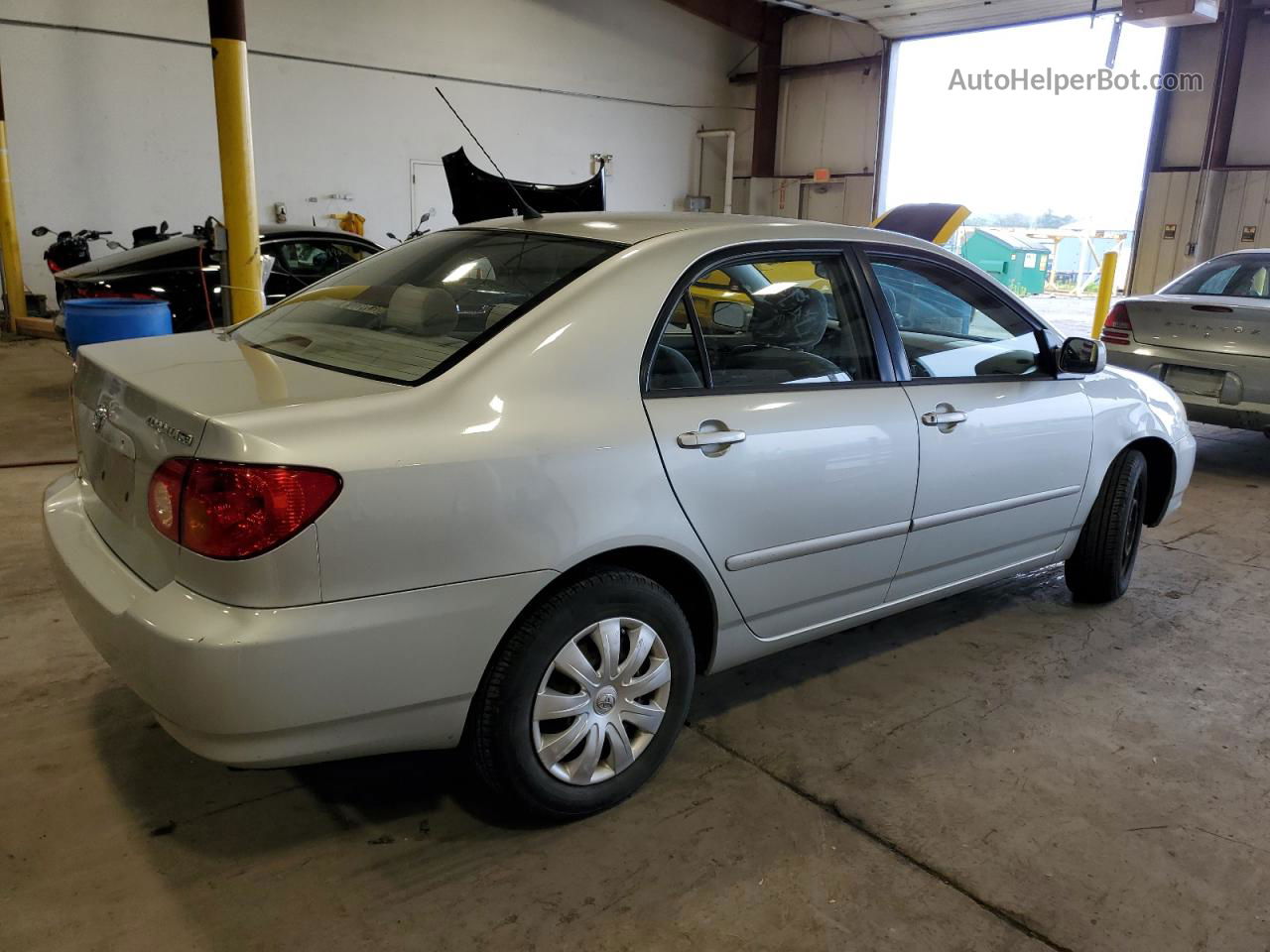 2004 Toyota Corolla Ce Silver vin: JTDBR32E242032631