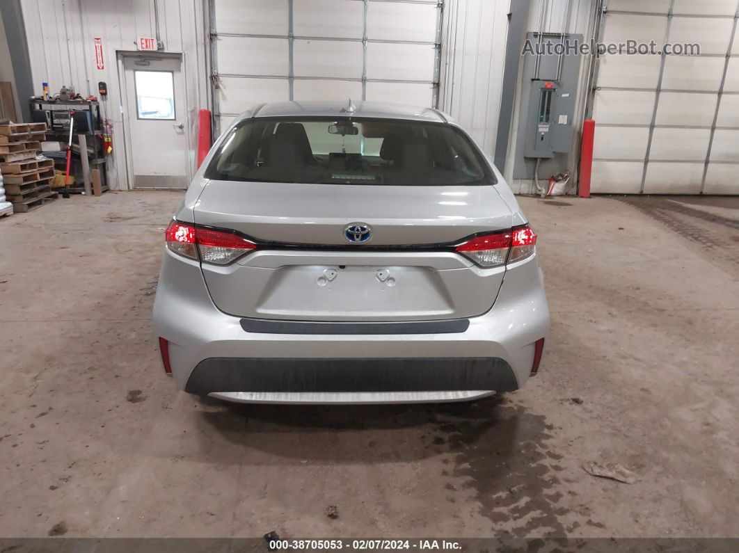 2021 Toyota Corolla Hybrid Le Silver vin: JTDEAMDE4MJ019490