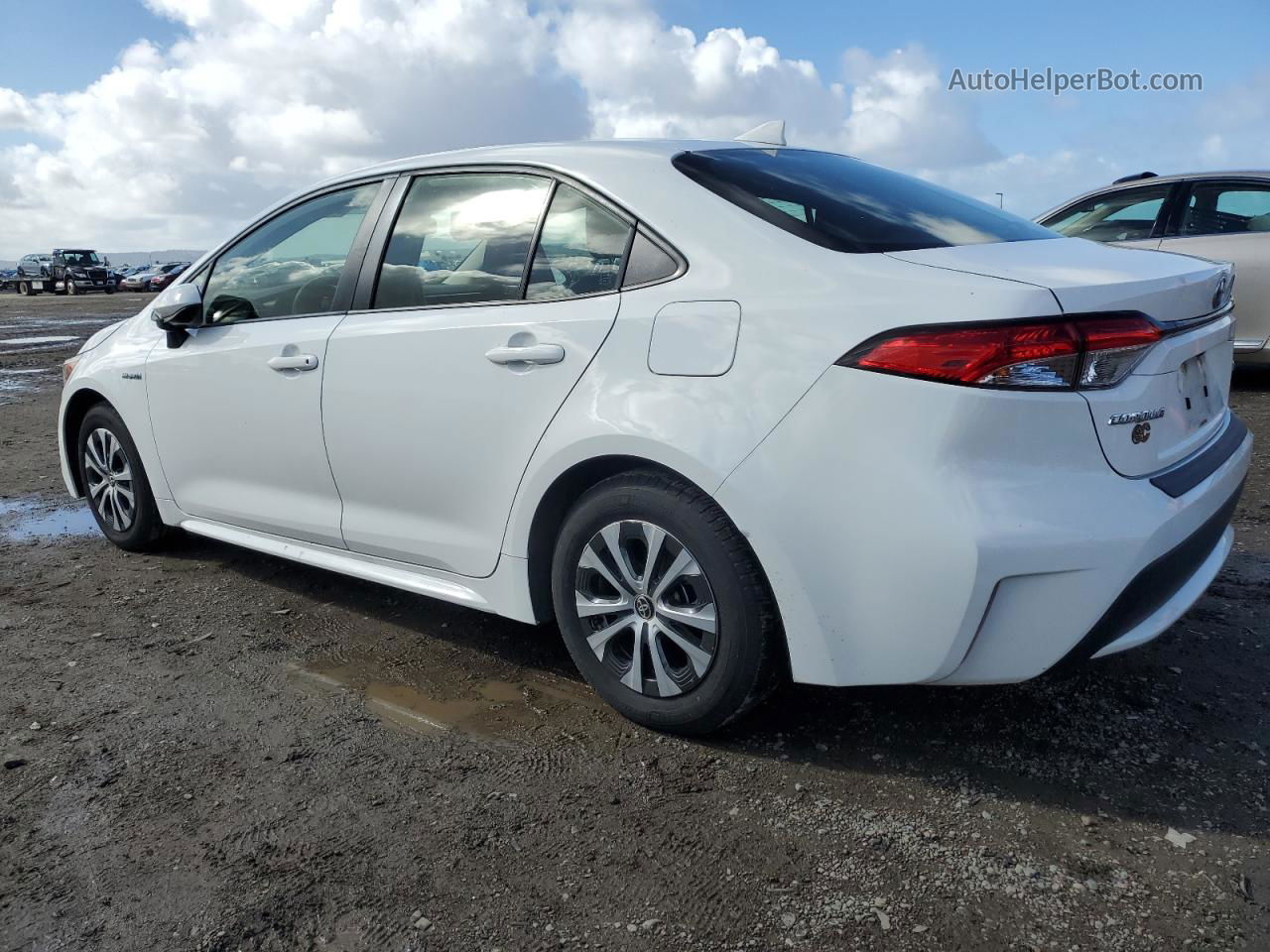 2021 Toyota Corolla Le White vin: JTDEAMDE5MJ018073