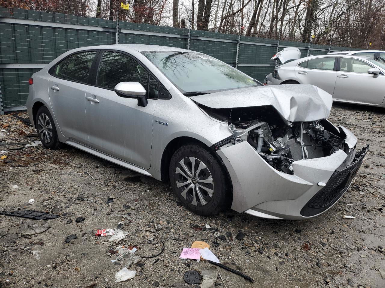 2021 Toyota Corolla Le Silver vin: JTDEAMDE6MJ009091