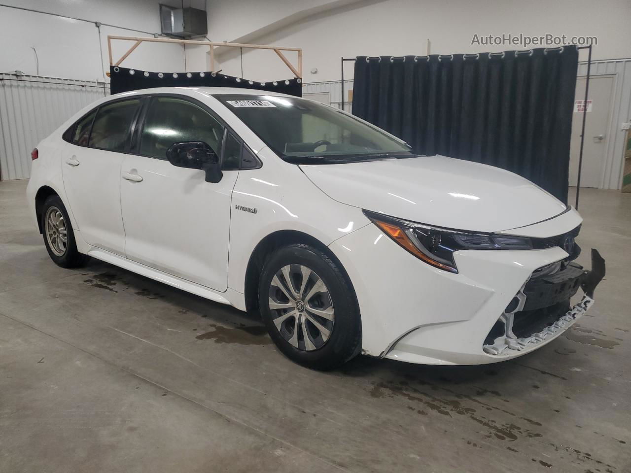 2021 Toyota Corolla Le White vin: JTDEAMDE6MJ033908