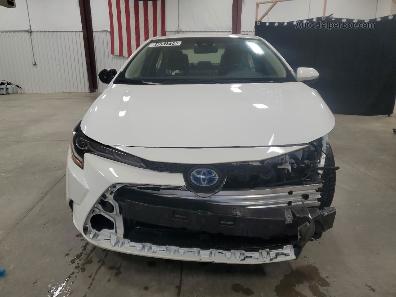 2021 Toyota Corolla Le White vin: JTDEAMDE6MJ033908