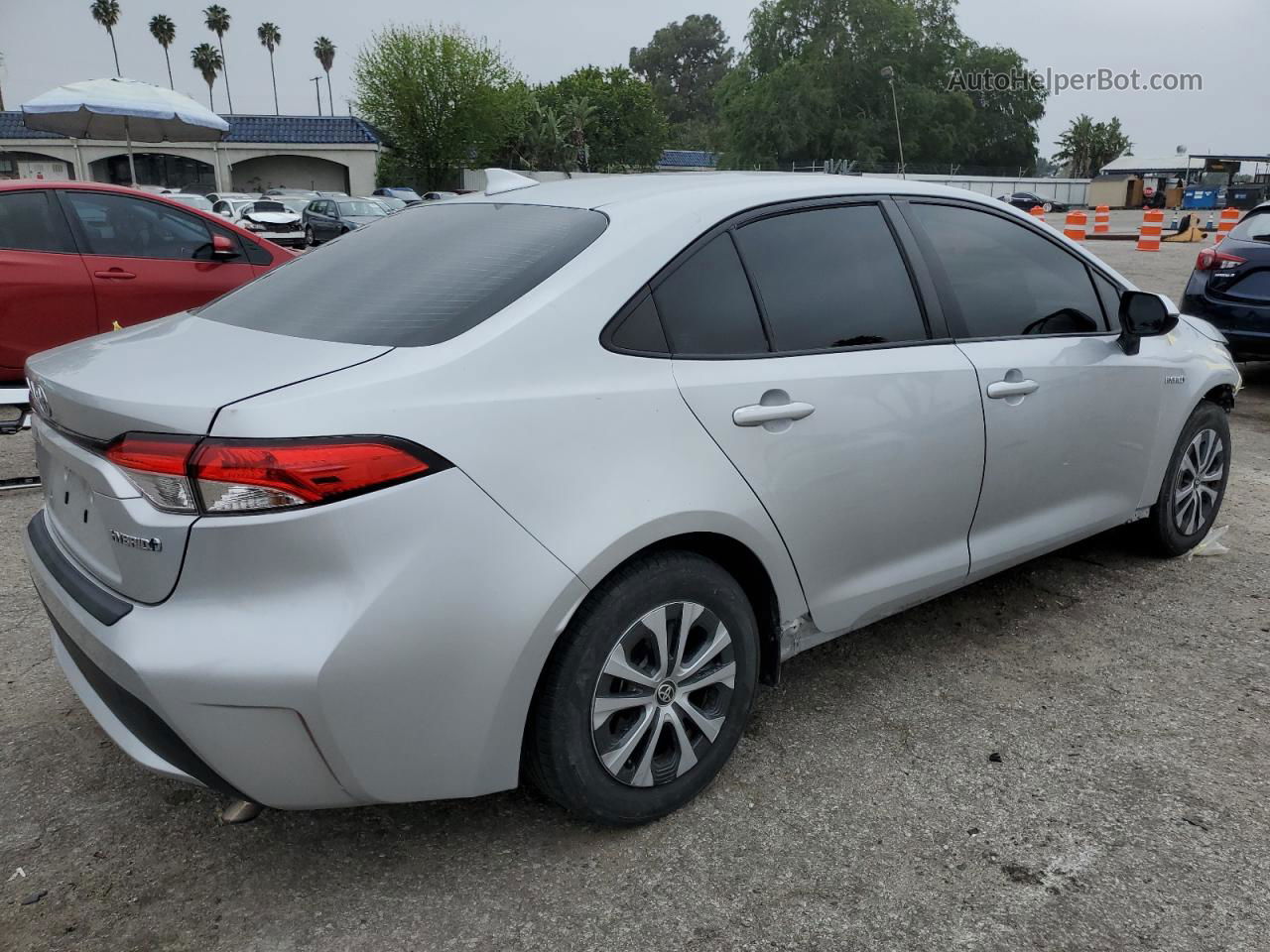 2021 Toyota Corolla Le Silver vin: JTDEAMDE7MJ031536