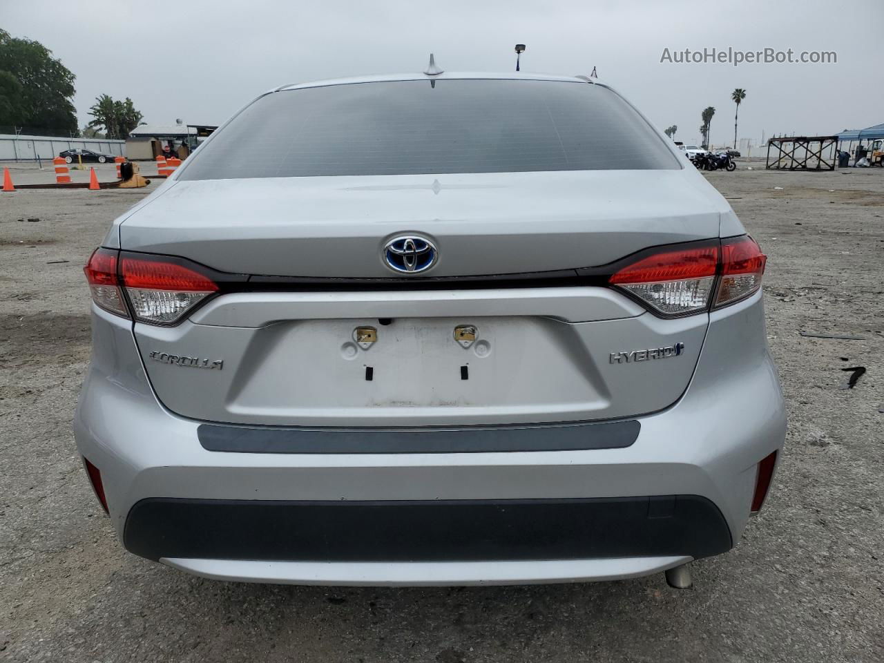 2021 Toyota Corolla Le Серебряный vin: JTDEAMDE7MJ031536