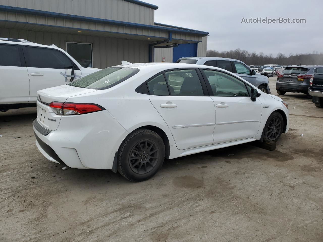 2021 Toyota Corolla Le White vin: JTDEAMDE9MJ010669