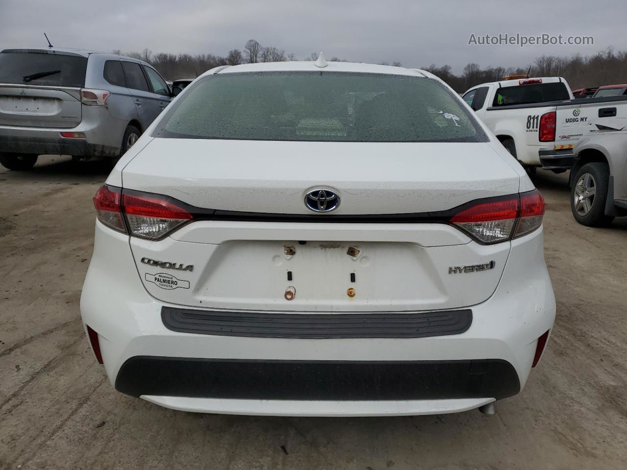 2021 Toyota Corolla Le White vin: JTDEAMDE9MJ010669