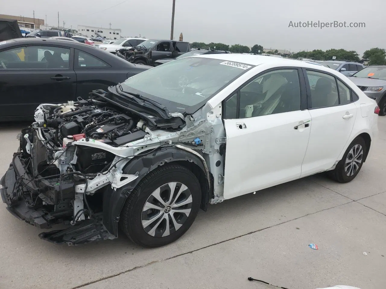 2020 Toyota Corolla Le White vin: JTDEBRBE1LJ022696