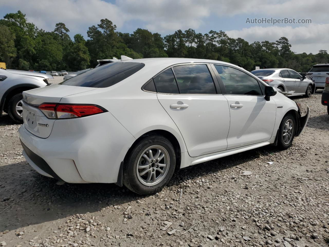 2020 Toyota Corolla Le White vin: JTDEBRBE2LJ007172