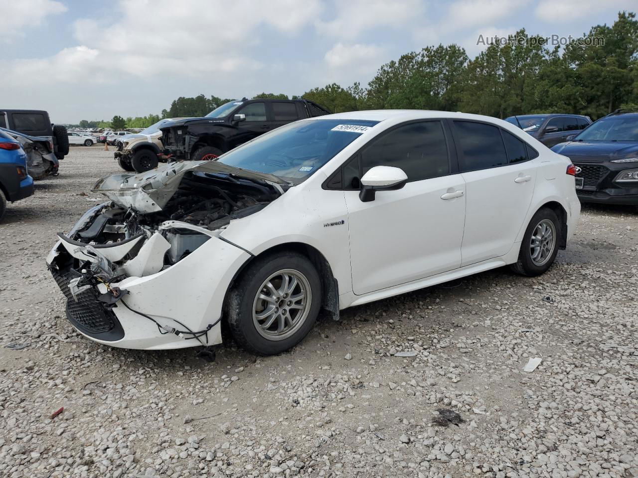 2020 Toyota Corolla Le White vin: JTDEBRBE2LJ007172