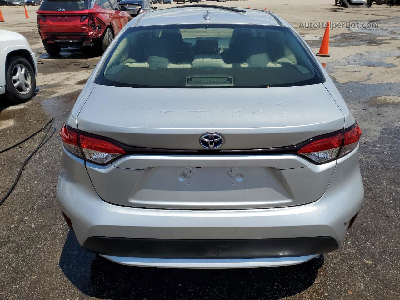 2020 Toyota Corolla Le Silver vin: JTDEBRBE9LJ009985