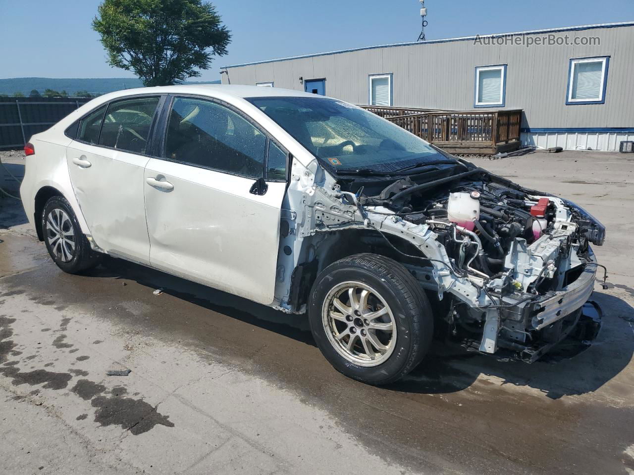 2020 Toyota Corolla Le White vin: JTDEBRBEXLJ014337