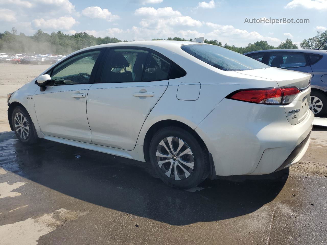 2020 Toyota Corolla Le White vin: JTDEBRBEXLJ014337