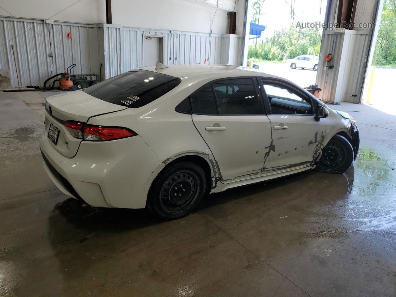 2021 Toyota Corolla Le White vin: JTDEPMAE4MJ135288