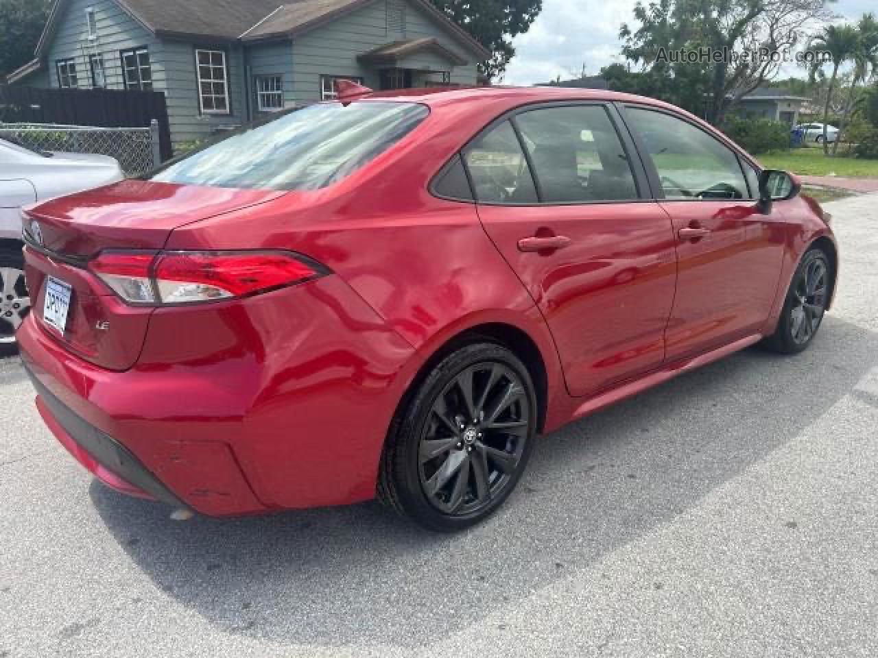 2020 Toyota Corolla Le Red vin: JTDEPRAE0LJ053652