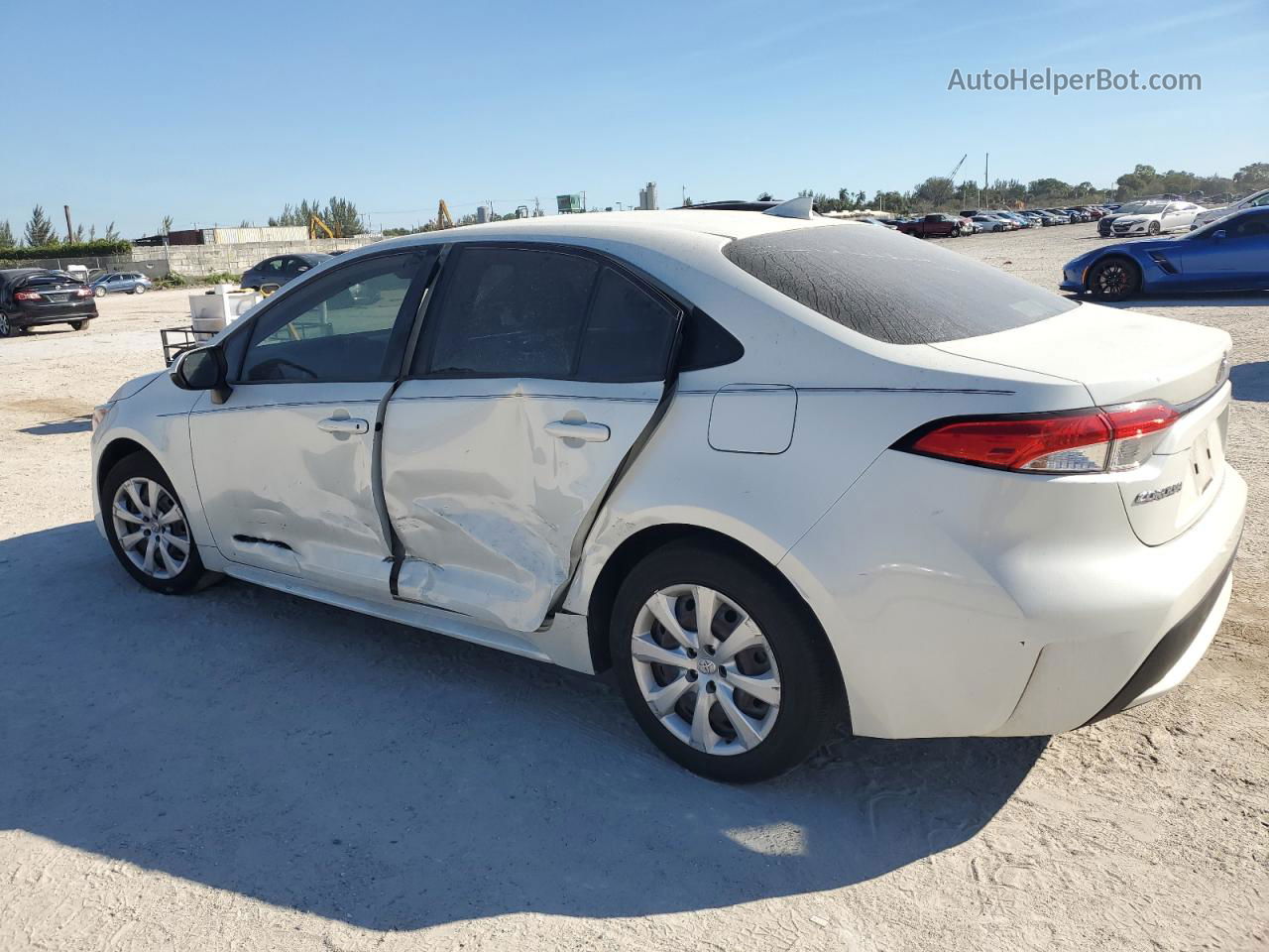 2020 Toyota Corolla Le White vin: JTDEPRAE0LJ077921