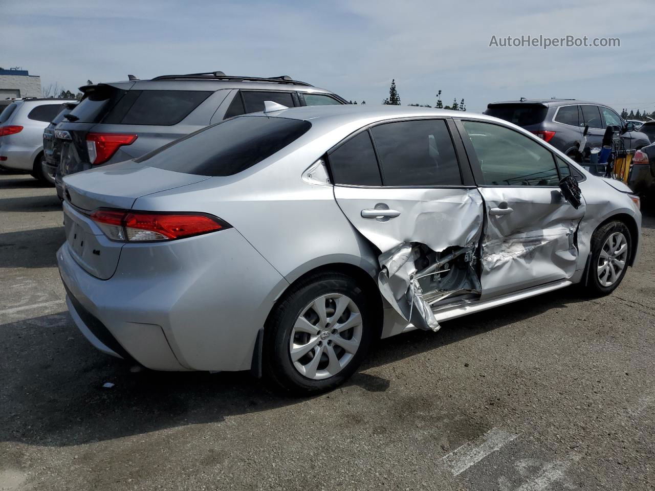 2020 Toyota Corolla Le Серебряный vin: JTDEPRAE2LJ114533