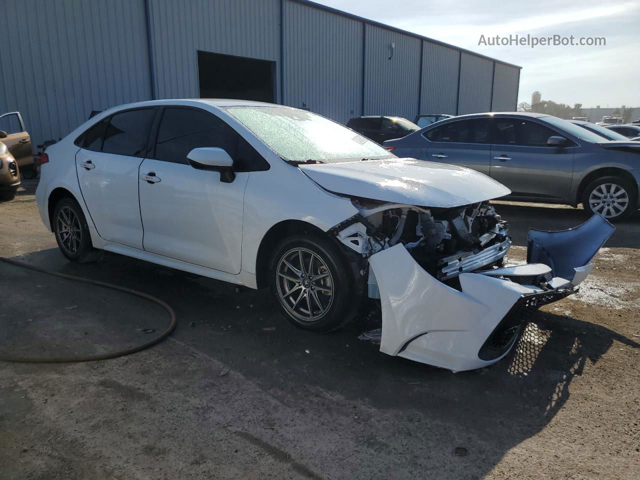 2020 Toyota Corolla Le White vin: JTDEPRAE4LJ081549