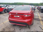 2020 Toyota Corolla Le Burgundy vin: JTDEPRAE5LJ098294