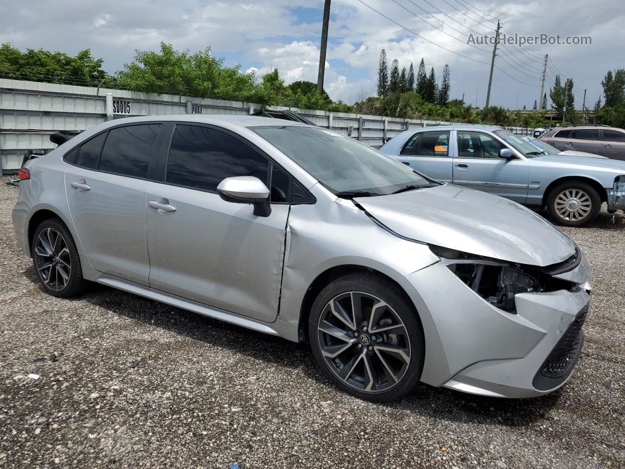 2020 Toyota Corolla Le Серебряный vin: JTDEPRAEXLJ073648