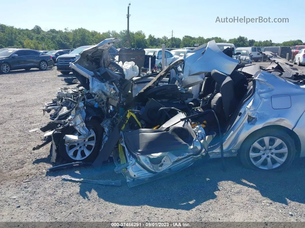 2020 Toyota Corolla Le Silver vin: JTDEPRAEXLJ083919