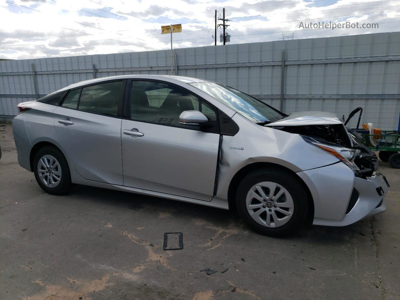 2016 Toyota Prius  Серебряный vin: JTDKBRFU2G3022012