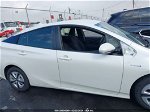 2017 Toyota Prius Two Белый vin: JTDKBRFU4H3054770