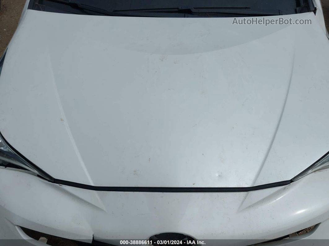 2017 Toyota Prius Two White vin: JTDKBRFUXH3035429