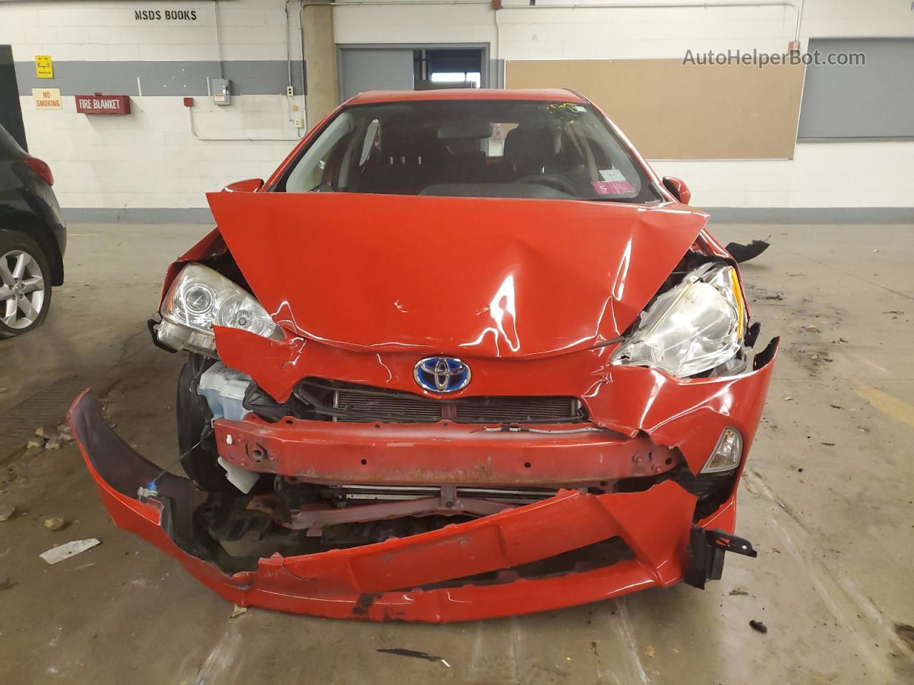 2013 Toyota Prius C  Red vin: JTDKDTB30D1057630