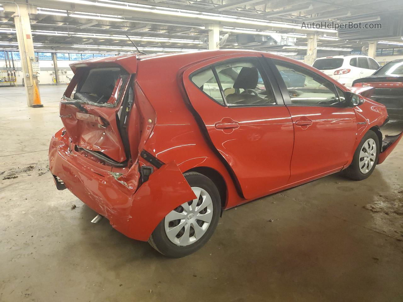 2013 Toyota Prius C  Красный vin: JTDKDTB30D1057630