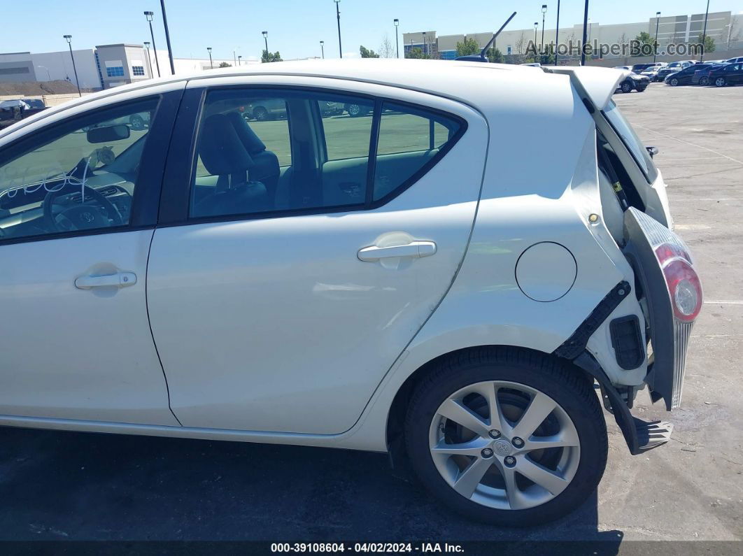 2014 Toyota Prius C Four White vin: JTDKDTB30E1069259