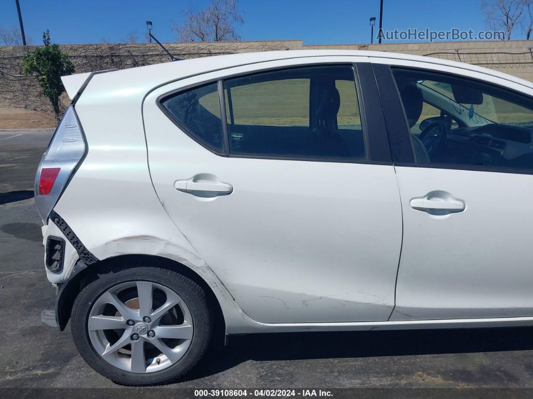 2014 Toyota Prius C Four White vin: JTDKDTB30E1069259