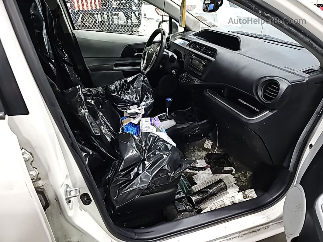2014 Toyota Prius C   vin: JTDKDTB30E1568675