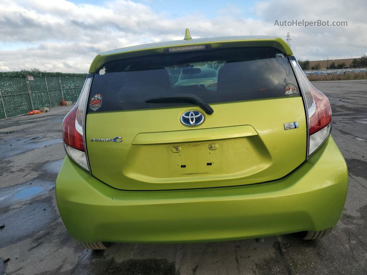 2015 Toyota Prius C  Green vin: JTDKDTB30F1109342