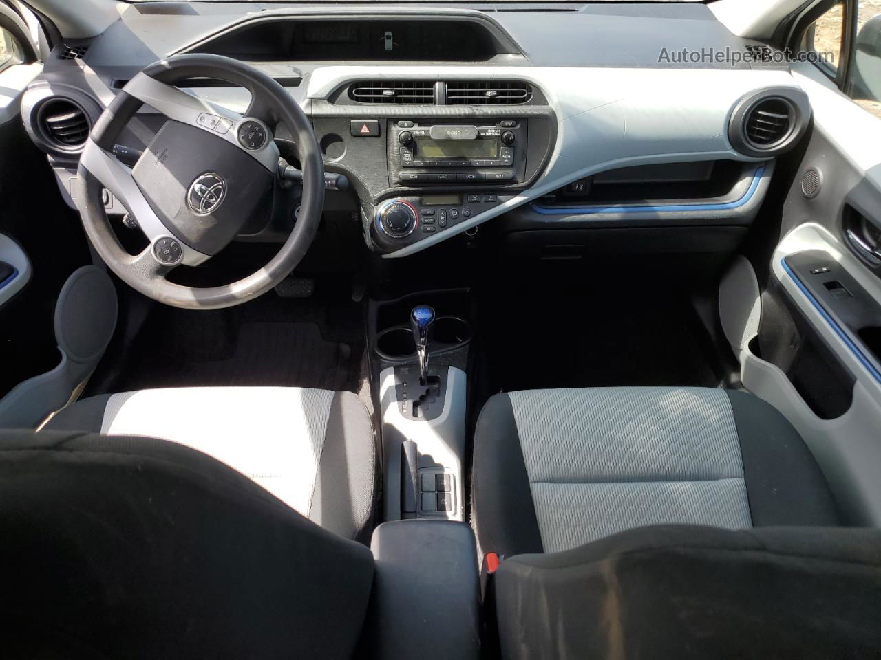 2012 Toyota Prius C  Белый vin: JTDKDTB31C1514301