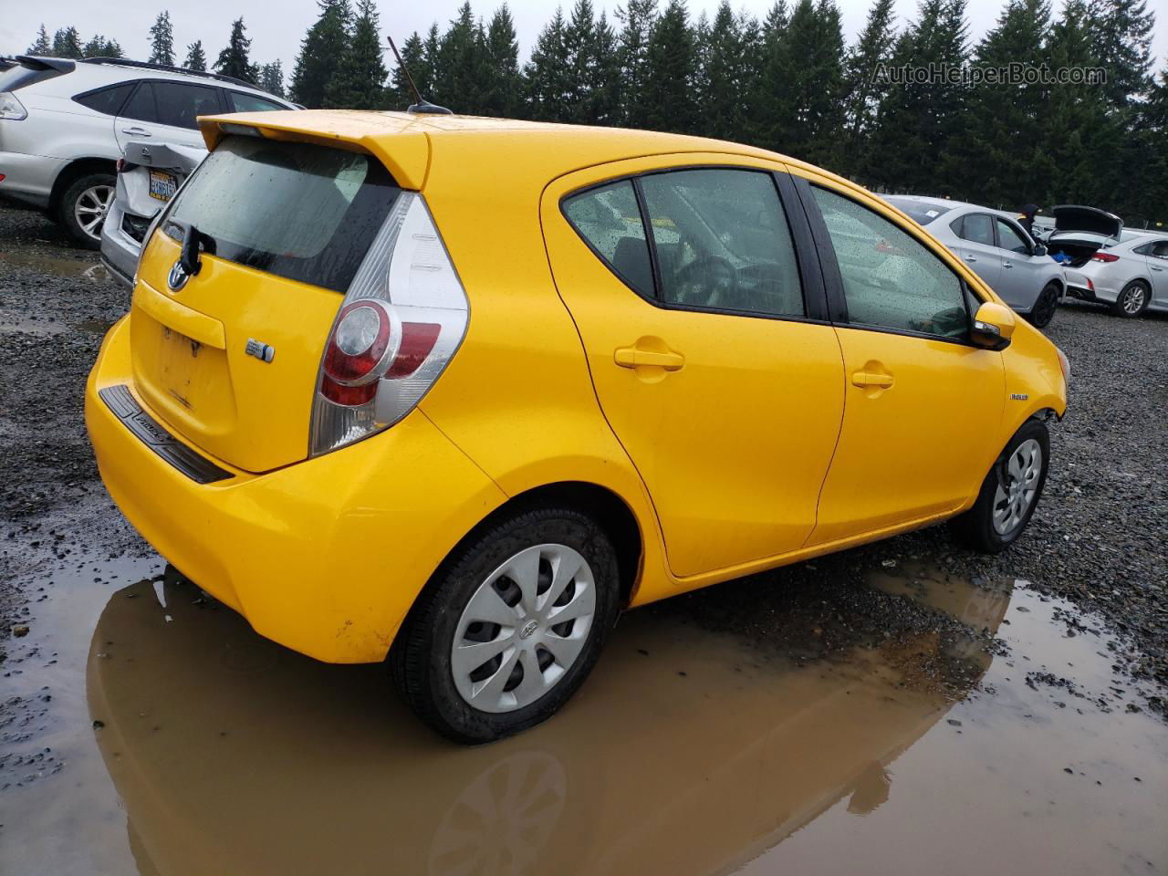 2014 Toyota Prius C  Yellow vin: JTDKDTB31E1061459