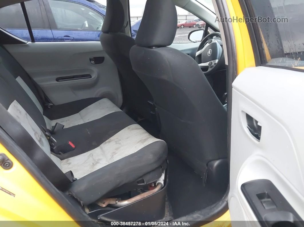 2014 Toyota Prius C Two Желтый vin: JTDKDTB31E1086040