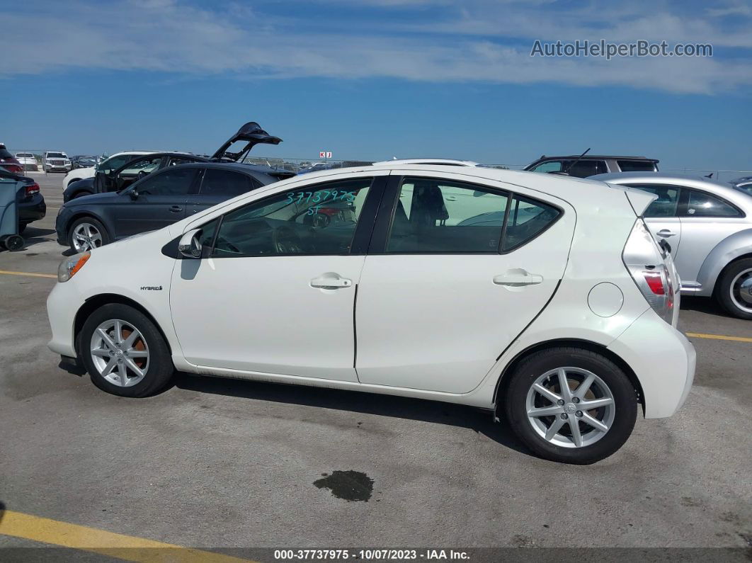 2014 Toyota Prius C Three White vin: JTDKDTB31E1571505