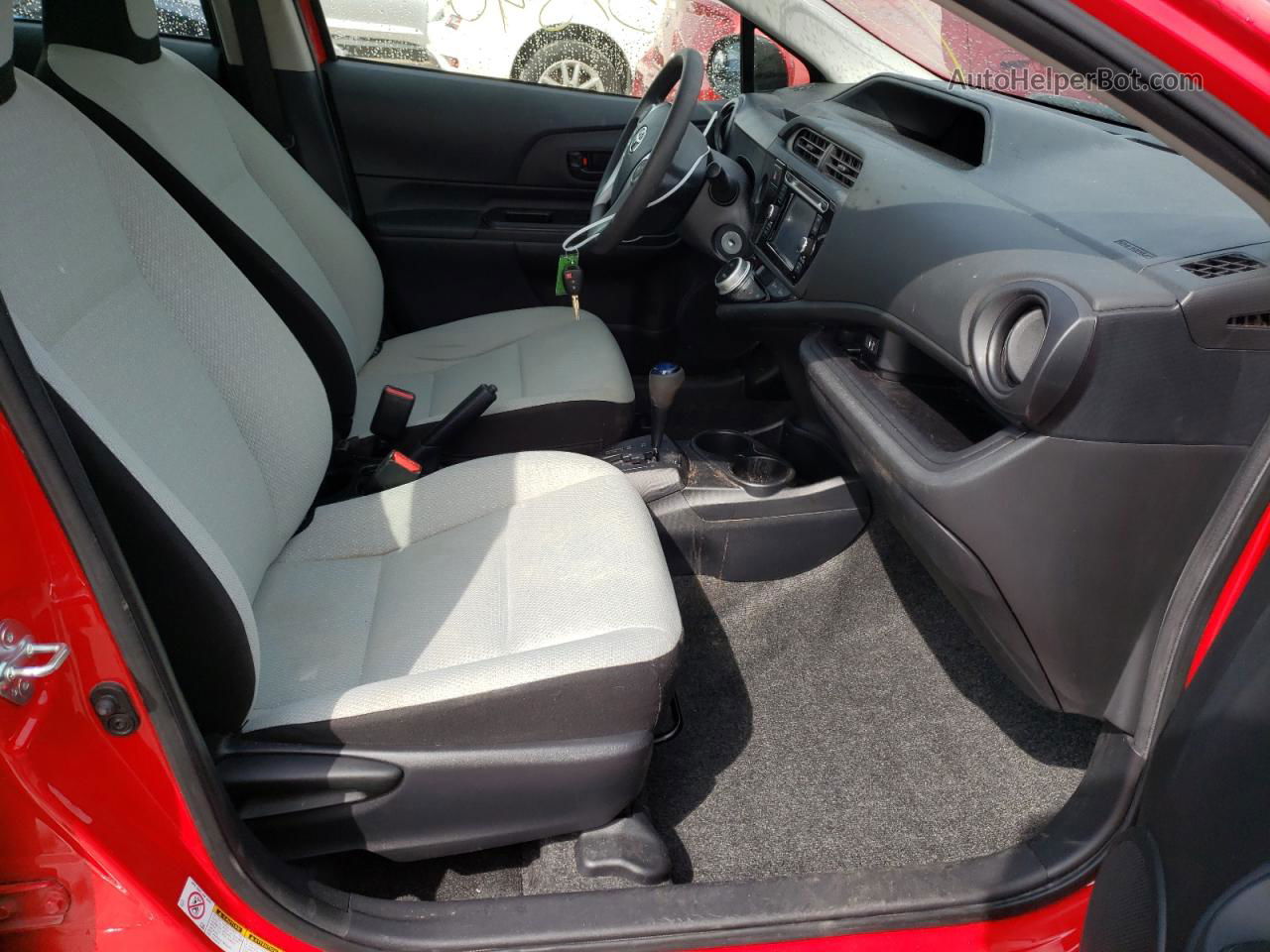 2015 Toyota Prius C  Red vin: JTDKDTB31F1098707