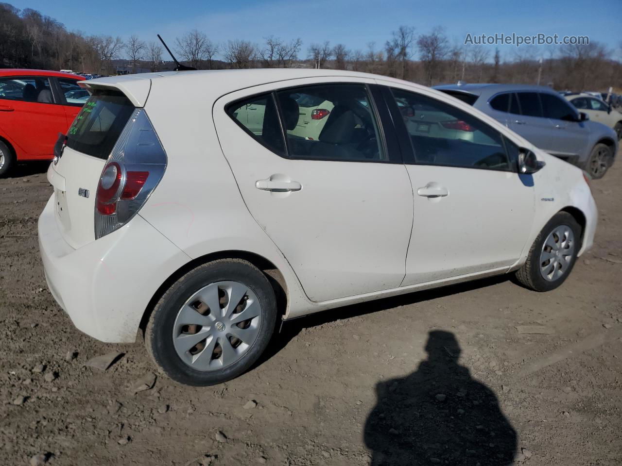 2013 Toyota Prius C  White vin: JTDKDTB32D1046659