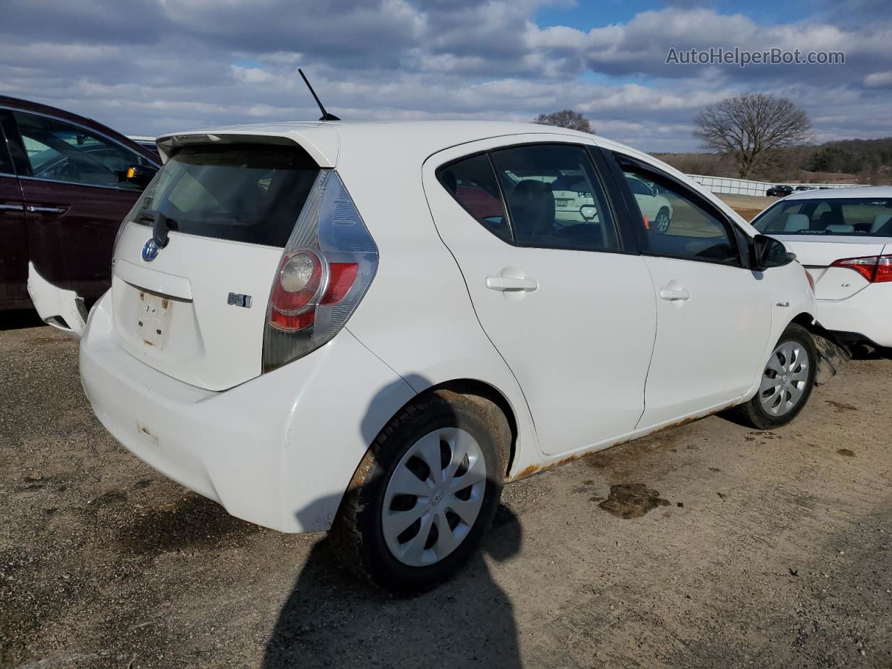 2013 Toyota Prius C  White vin: JTDKDTB32D1556459