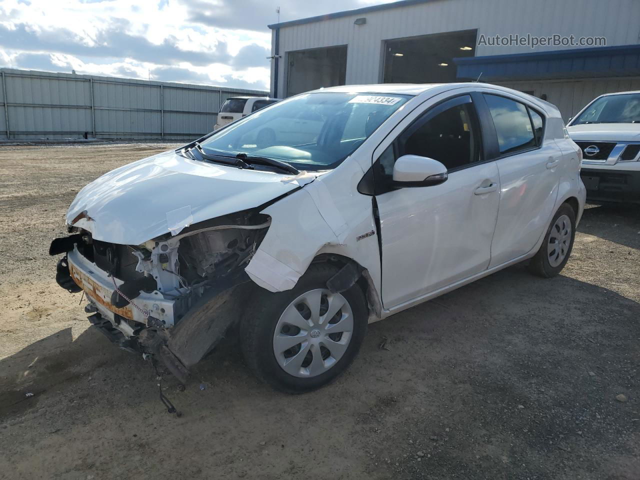 2013 Toyota Prius C  Белый vin: JTDKDTB32D1556459