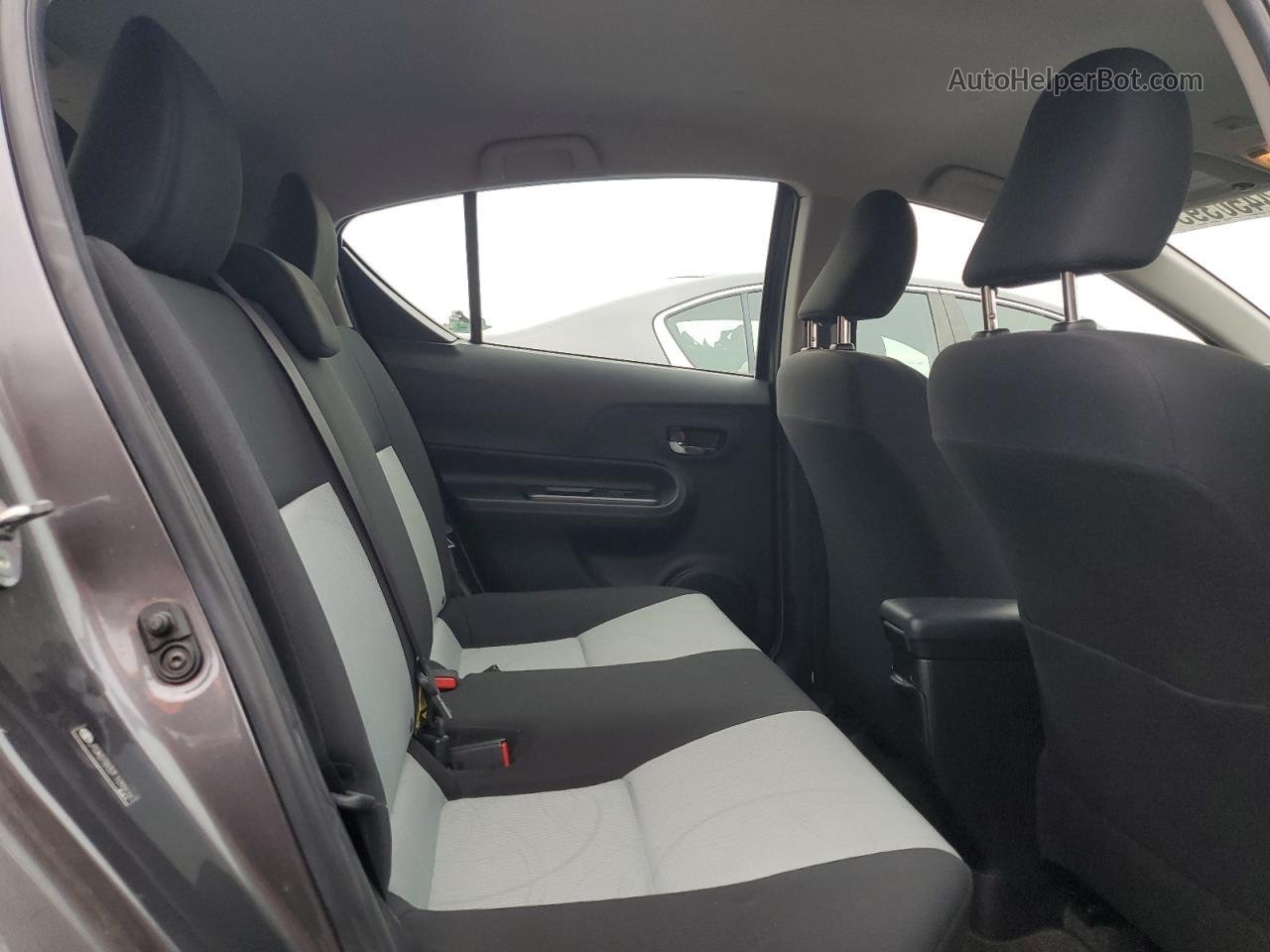 2015 Toyota Prius C  Угольный vin: JTDKDTB32F1099090