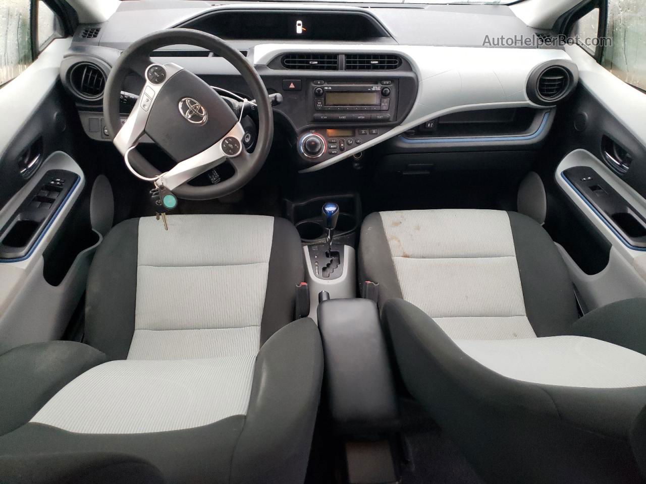 2012 Toyota Prius C  Серебряный vin: JTDKDTB33C1505258